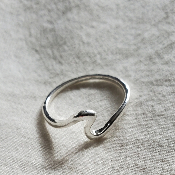 Wave Rings Womens Size 7 - Picture 2 of 2